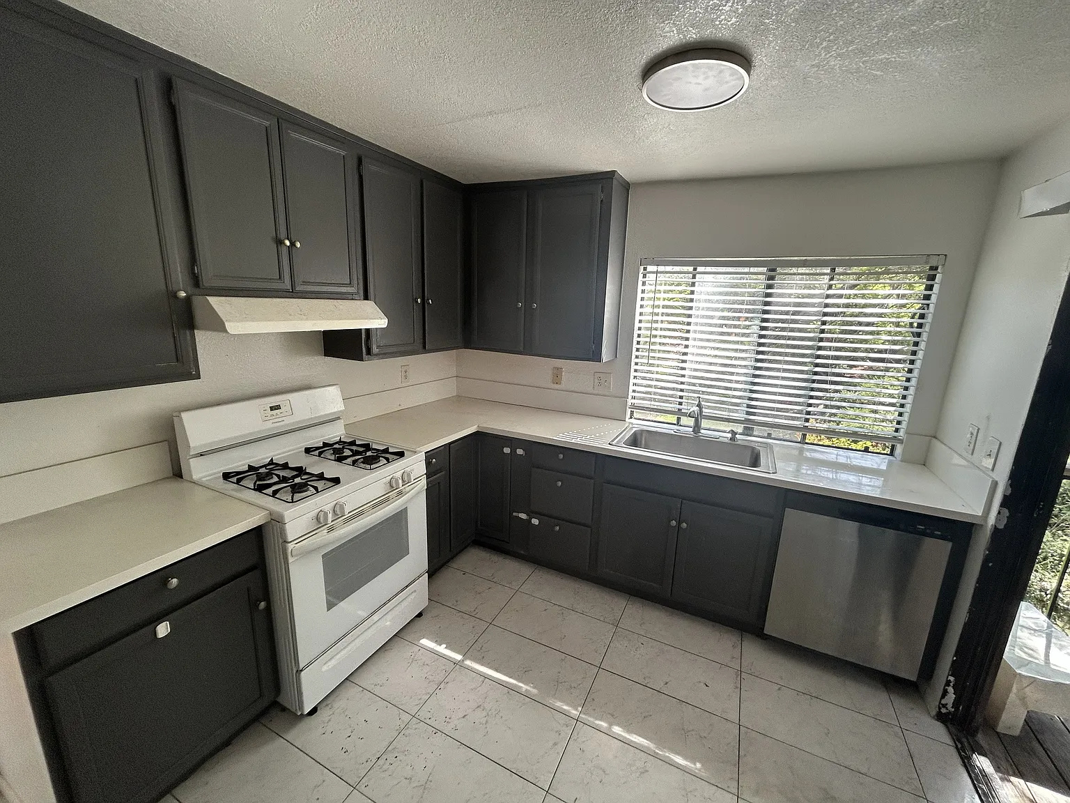 2 bed, 950 sqft, $2,650 — Photo 1