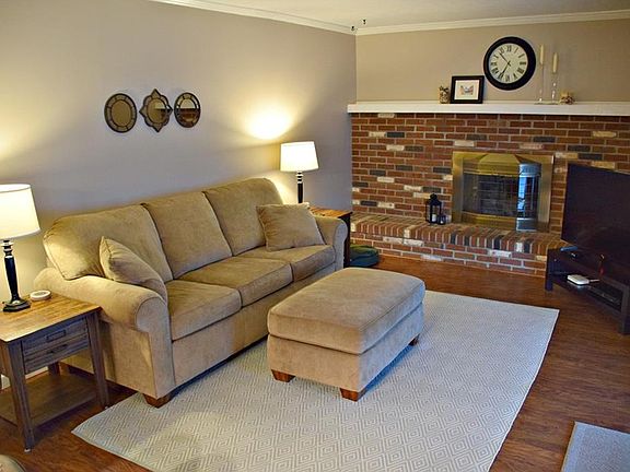 4th image of 10097 Patton St