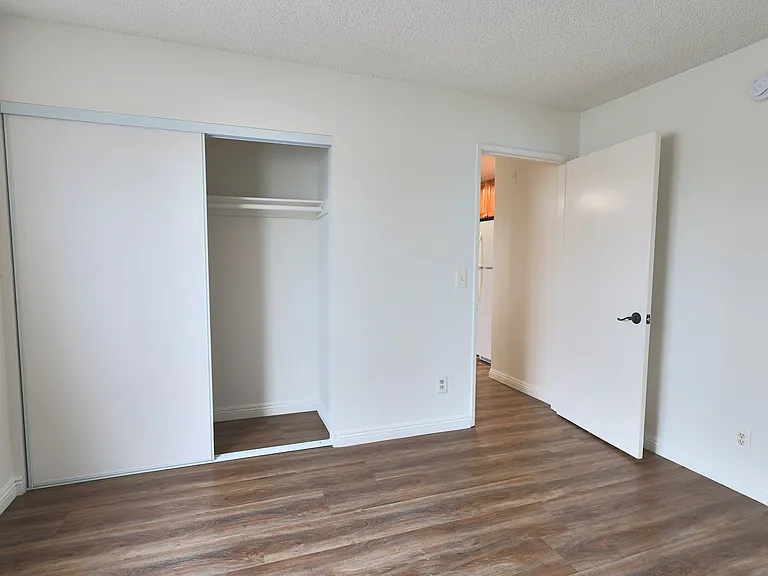 123 N Mariposa Ave — Photo 6