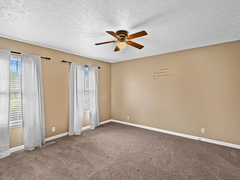 154 Arsenal Dr — Photo 15