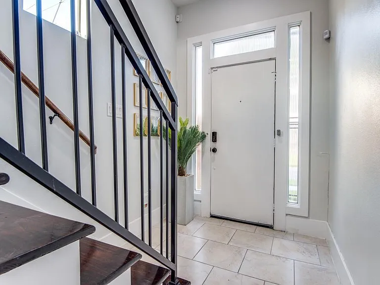 1509 Holly St — Photo 12