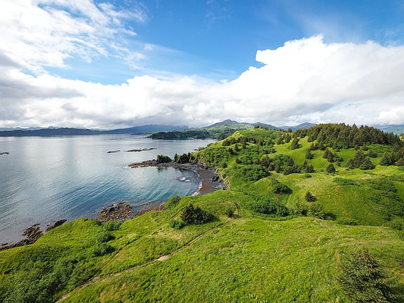 3rd image of 5976 Cliff Point Rd