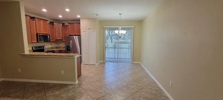3-Bedroom Townhouse in Hudson — Photo 2