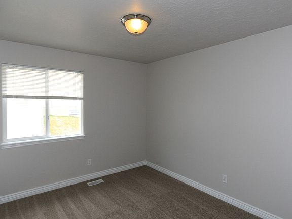 2nd image of 61 W Aruba Dr