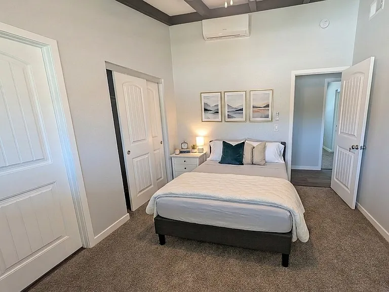 Primary bedroom - furnished