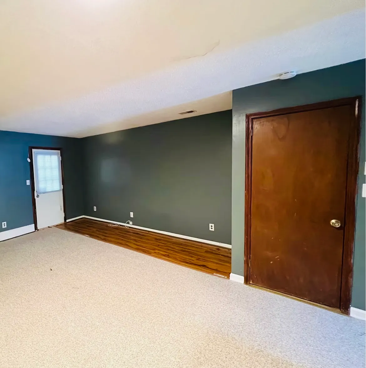Building Photo - 656 Valley Crest Dr