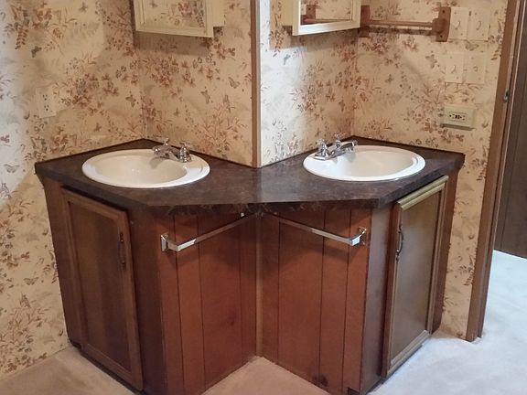 Bathroom dual vanities