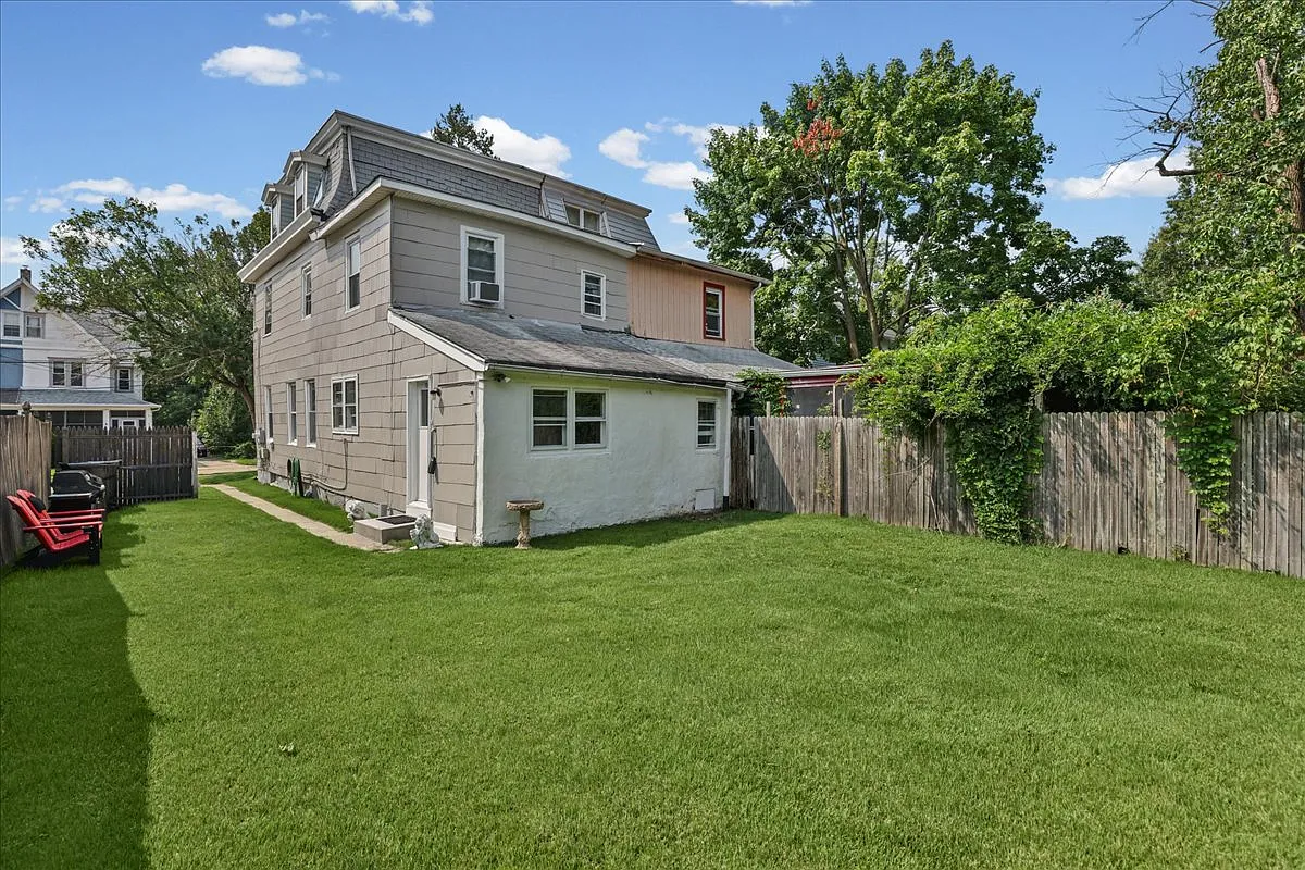 122 South Davis Street - A — Photo 3
