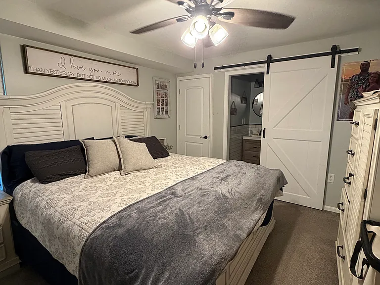 1117 Castle Harbour Way #1B — Photo 14