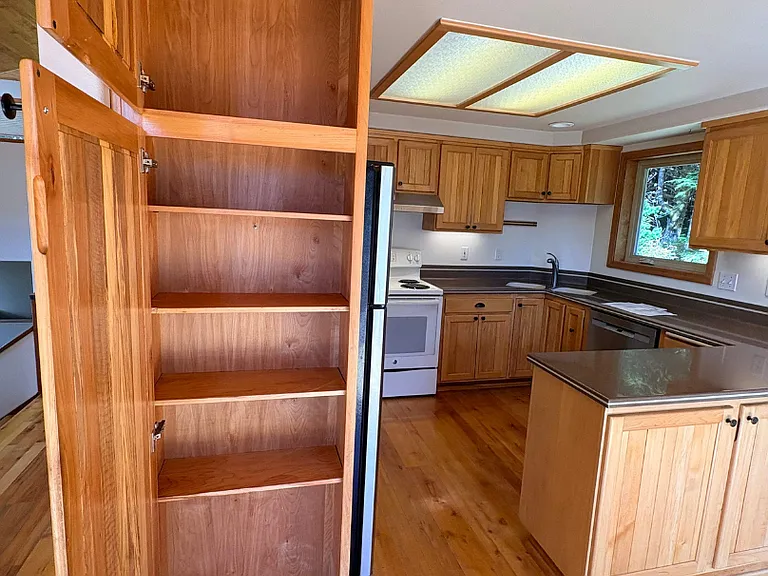 7205 SW Burl Dr — Photo 36