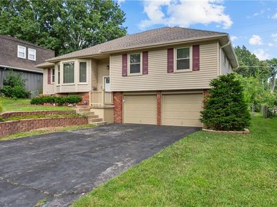 9415 Moody Park Dr, Overland Park, KS, 66212