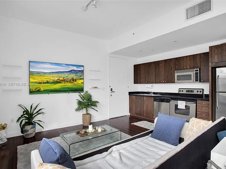 935 Euclid Ave #8 — Photo 1
