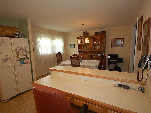 4th image of 230 Meadows Ln NE