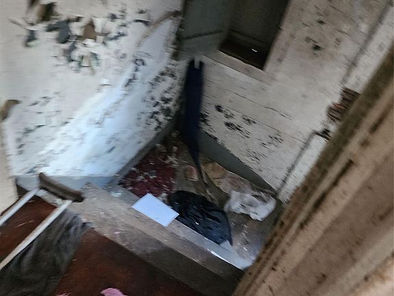 3rd image of 214 Tennyson St