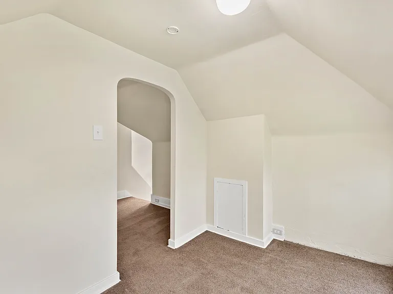2228 S Braddock Ave — Photo 16