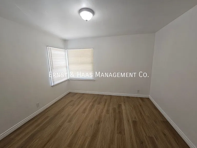 436 W 4th St #6 — Photo 8