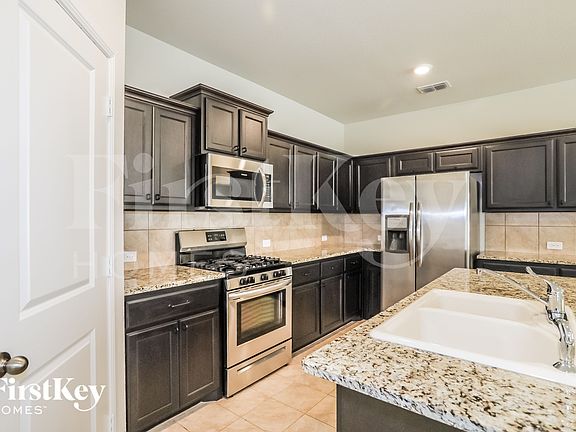 4th image of 2205 Sadlers Creek Ln