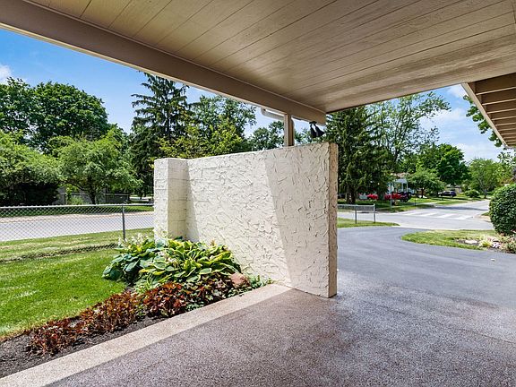 5th image of 4784 Winterset Dr