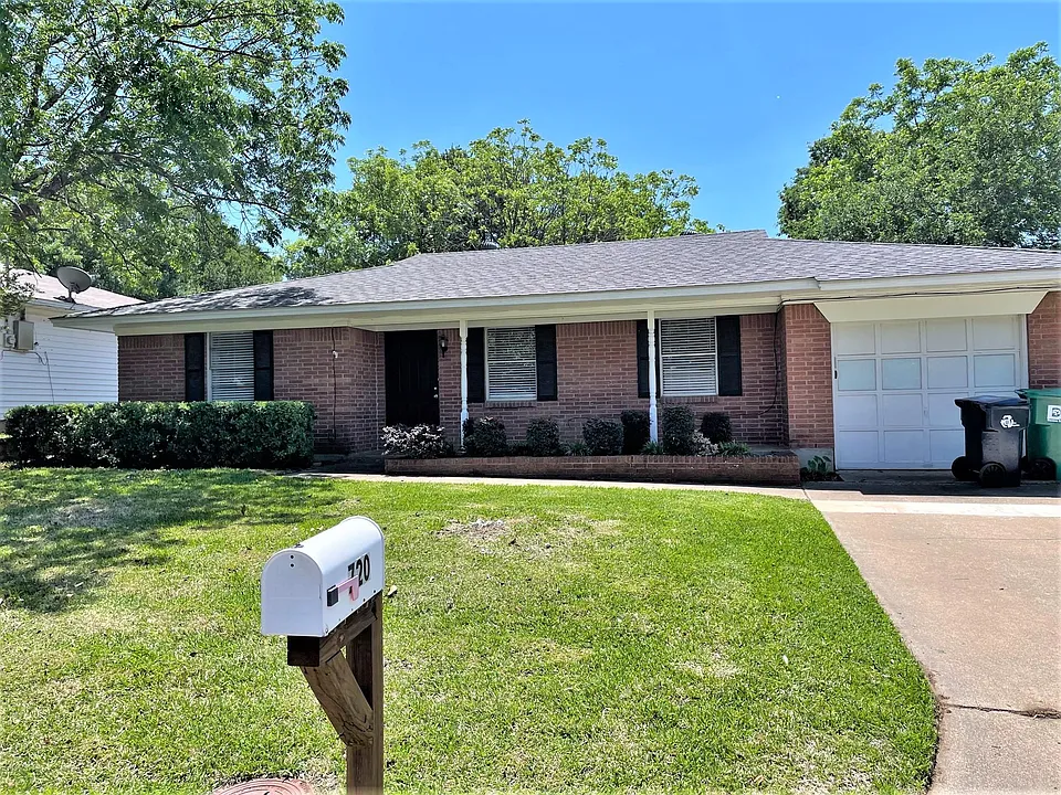 720 Chisholm Trl