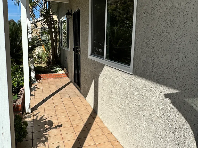 13122 Woodridge Ave — Photo 3