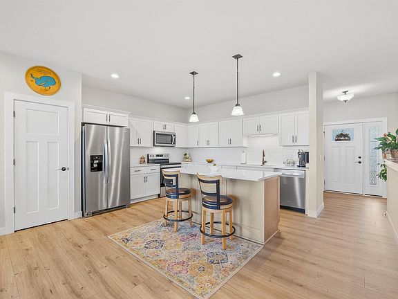 5th image of 137 Linden Ln