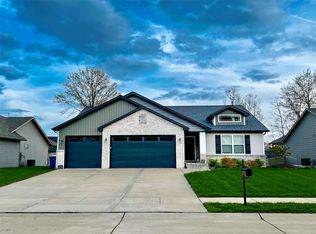 412 Briar Creek Rd, Troy, IL 62294