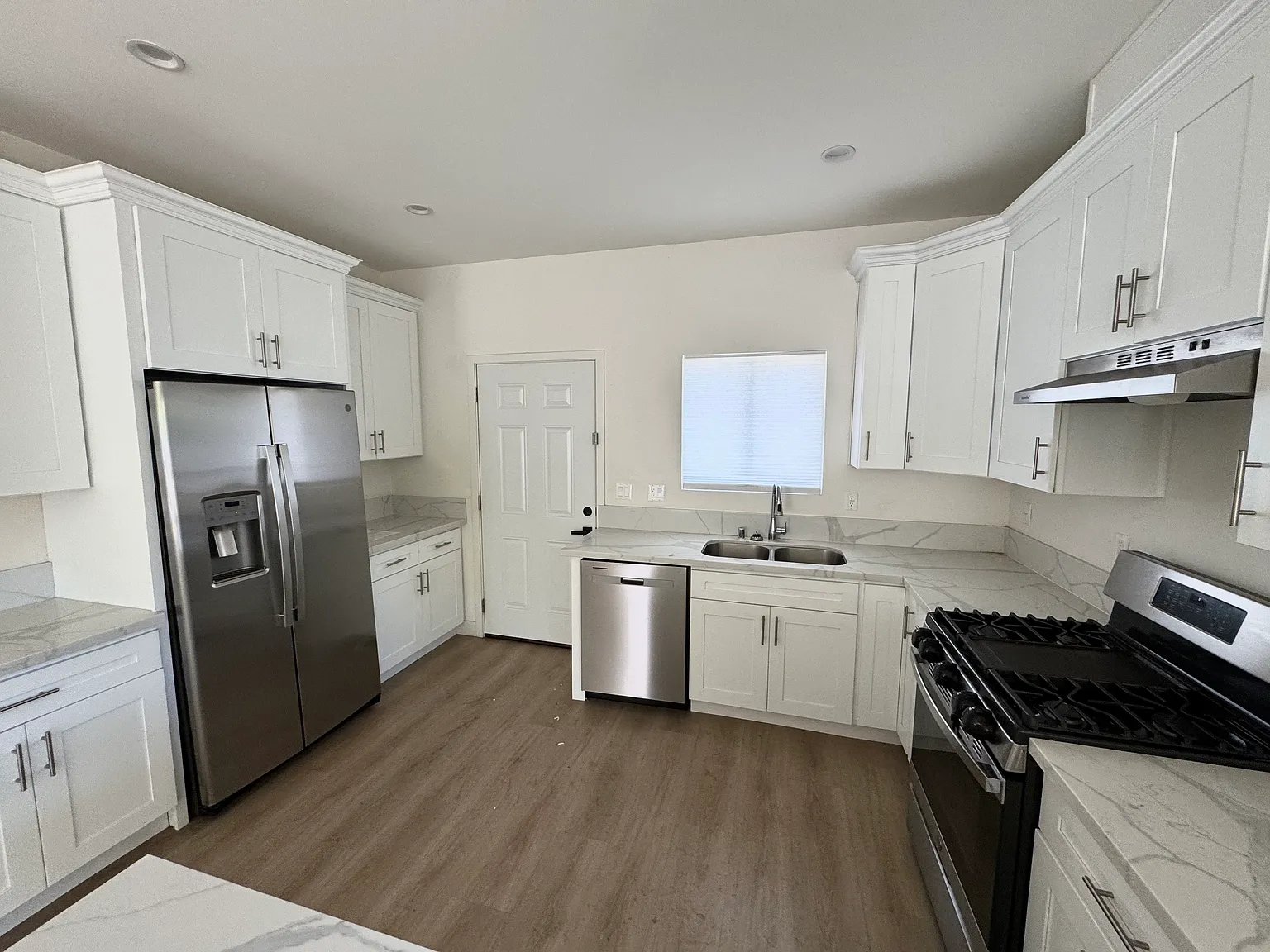 3 bed, 1200 sqft, $3,750 — Photo 4