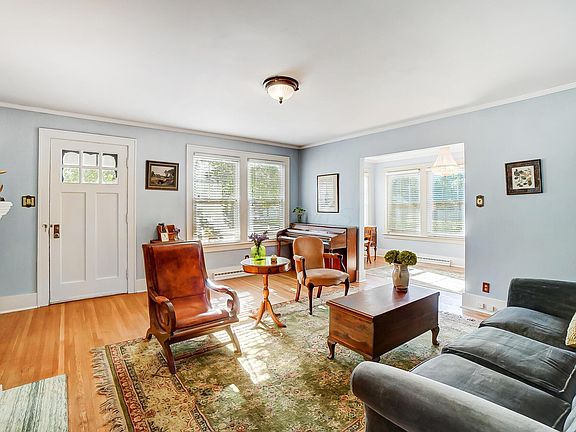 4th image of 149 College St