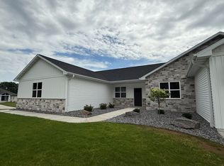 2129 Clover Field Dr, Green Bay, WI 54313