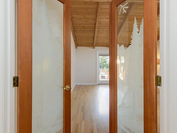 3rd image of 556 Palo Alto Ave