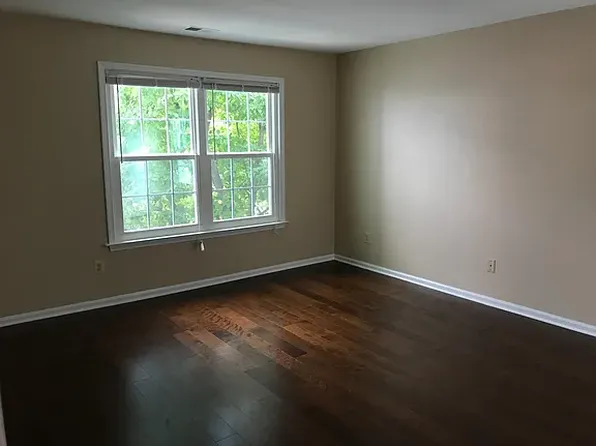 1421 Waterford Dr, Edison, NJ 08817