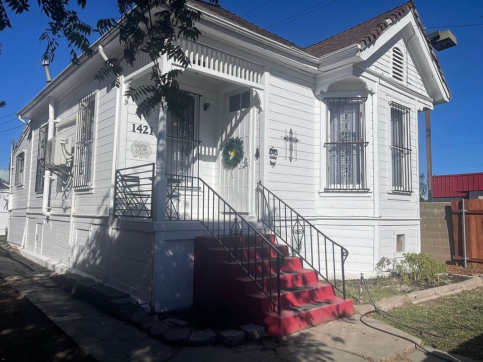1st image of 1421 E Oak St
