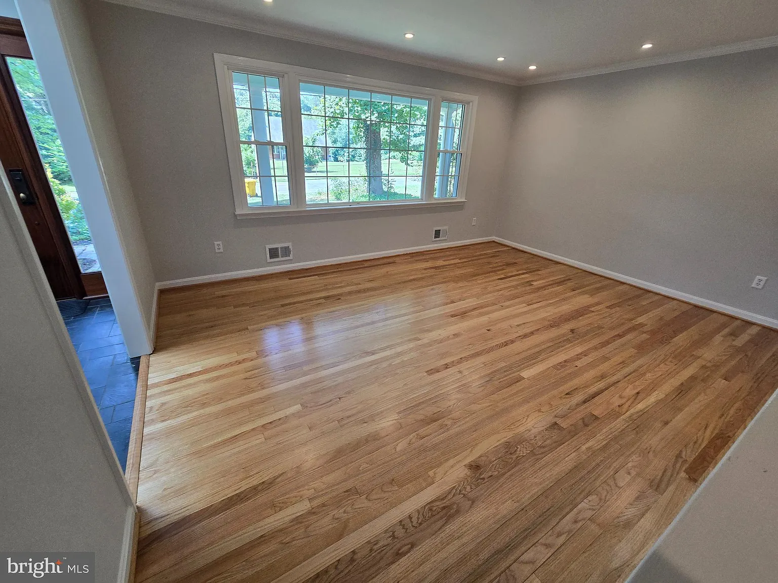 3 bed, 1593 sqft, $3,295 — Photo 3