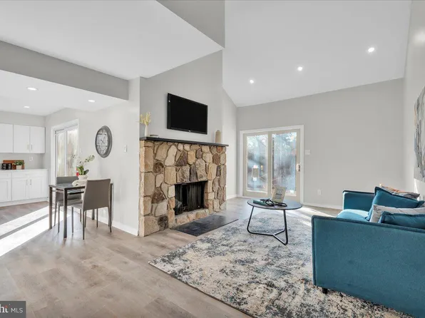 504 Jaeger Ct, Sicklerville, NJ 08081