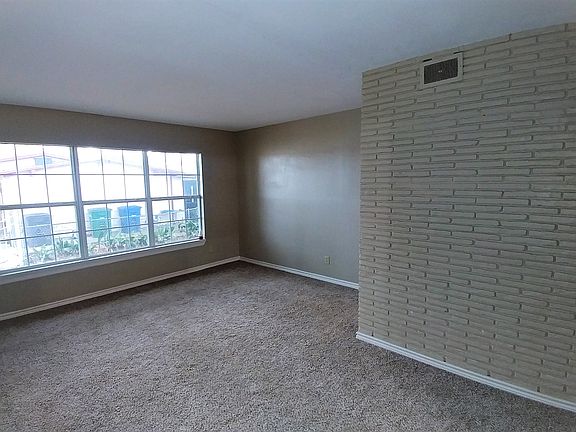 5th image of 115 W Midcrest Dr