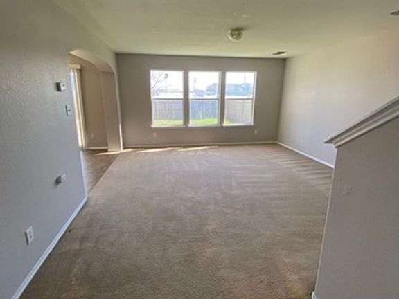 2nd image of 2118 Hollow Cir