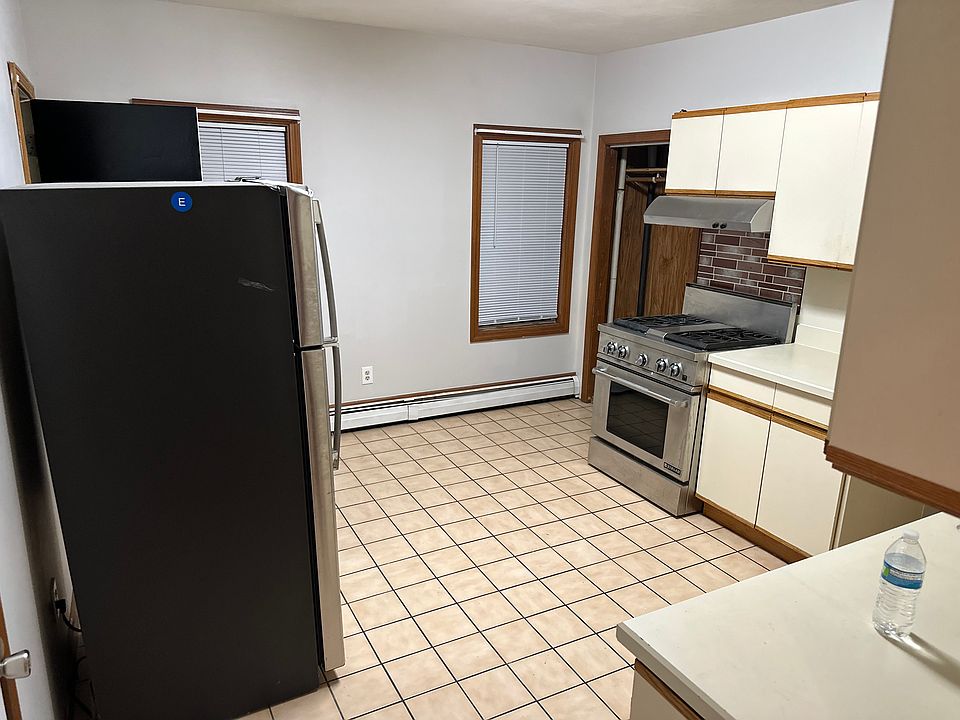 Spacious eat in Kitchen, ample counter space