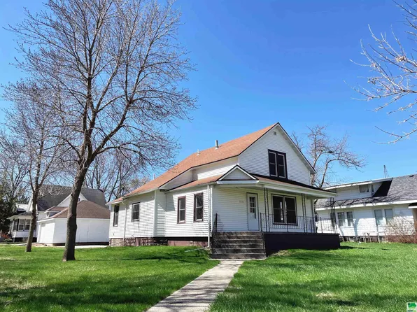 220 E Broadway St, Paullina, IA 51046