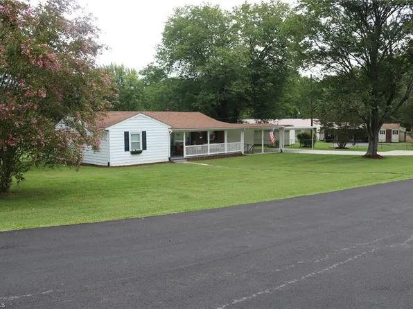 106 Mohawk Dr, King, NC 27021