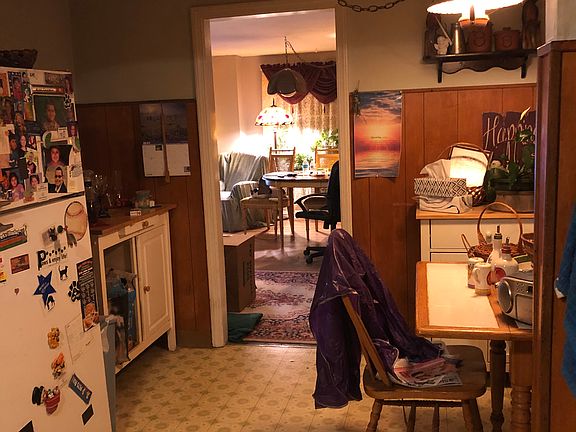 5th image of 204 Waterbury Dr