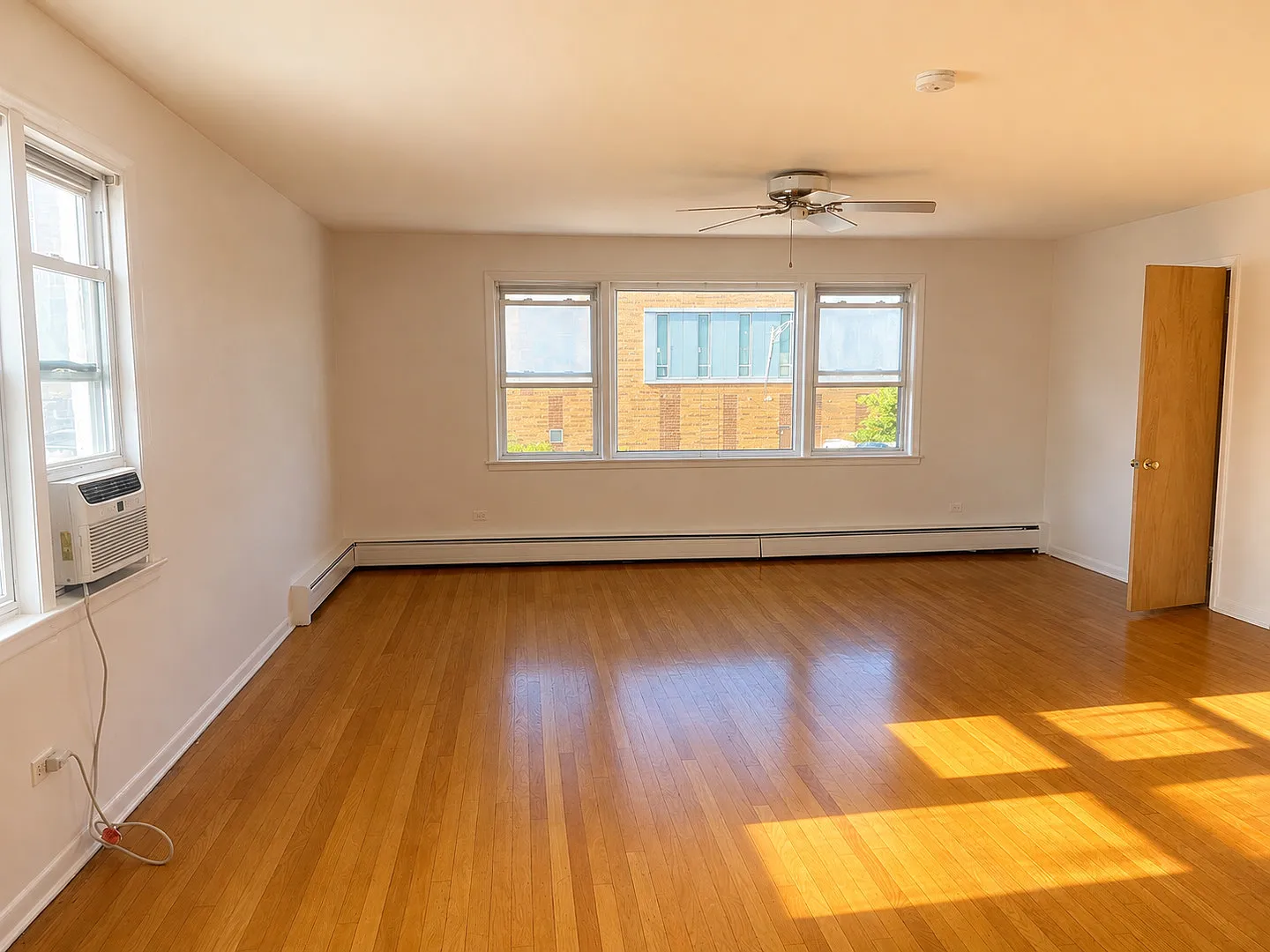 2 bed, 1.5 bath, 1100 sqft, $2,000 — Photo 1