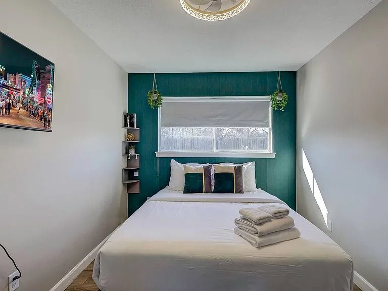 461 S Highland Street — Photo 12