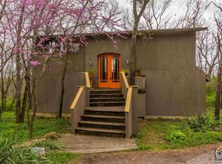 7520 SW 10th Ave, Topeka, KS 66615