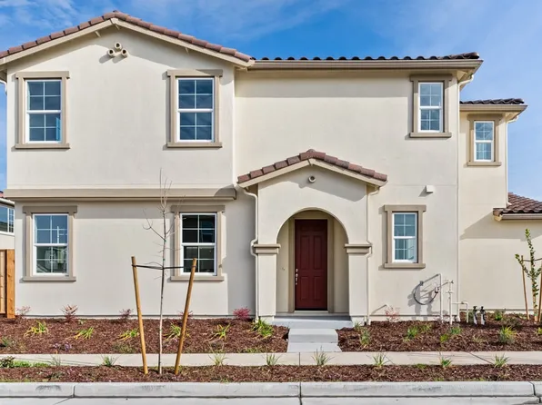2100 Gladiola Dr, Hollister, CA 95023