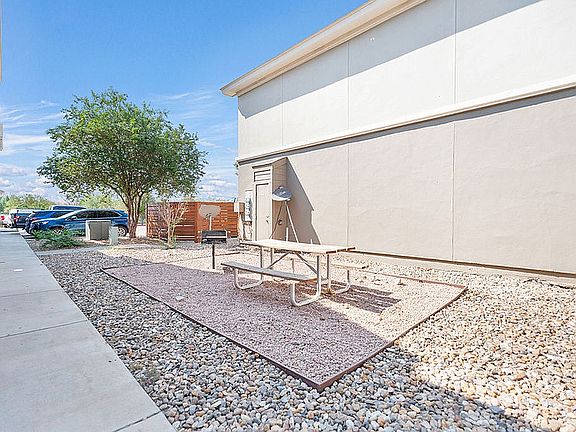 Outdoor patio at La Joya Apartments in Laredo, Texas, showcasing a picnic table set on a gravel surface