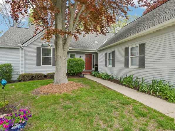 558 Heritage Dr, Ann Arbor, MI 48105