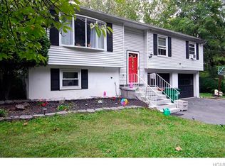 61 Camelot Rd, Poughkeepsie, NY 12601