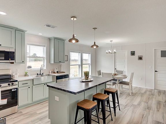 5th image of 234 Vaughn Cir