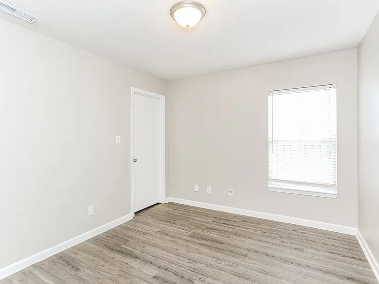 1277 Silver Ridge Ln — Photo 14