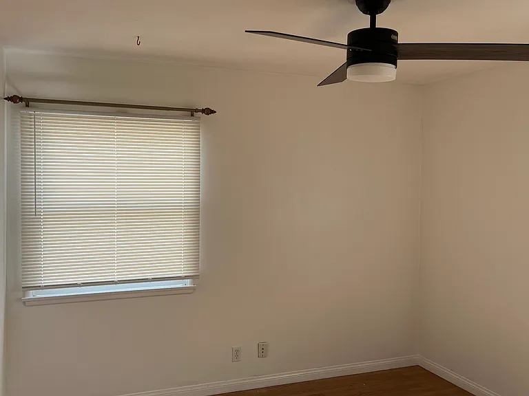 404 W Windsor Rd #B — Photo 8